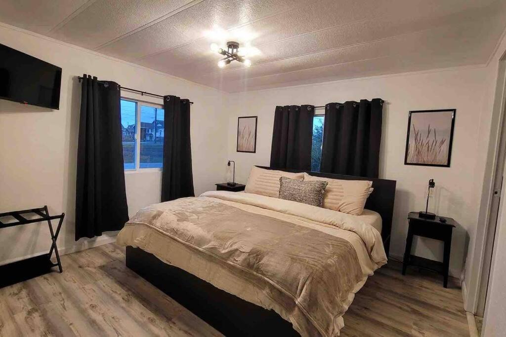 Villa Tiki Escape W/ Amazing Mountain And Marsh Backdrop Rockaway Beach Exterior foto