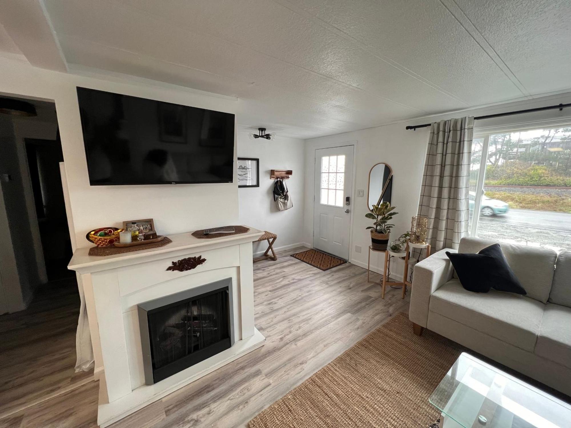 Villa Tiki Escape W/ Amazing Mountain And Marsh Backdrop Rockaway Beach Exterior foto