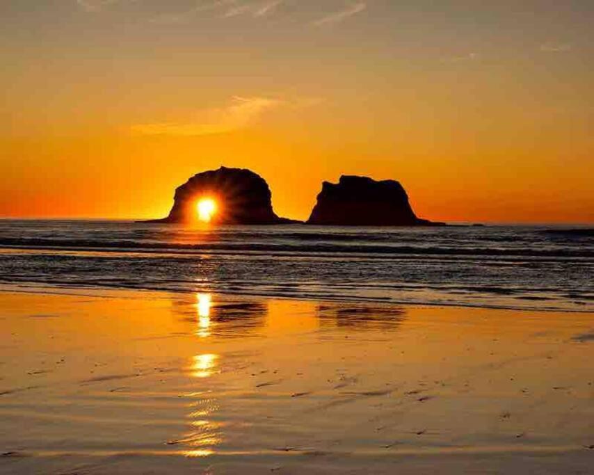 Villa Tiki Escape W/ Amazing Mountain And Marsh Backdrop Rockaway Beach Exterior foto