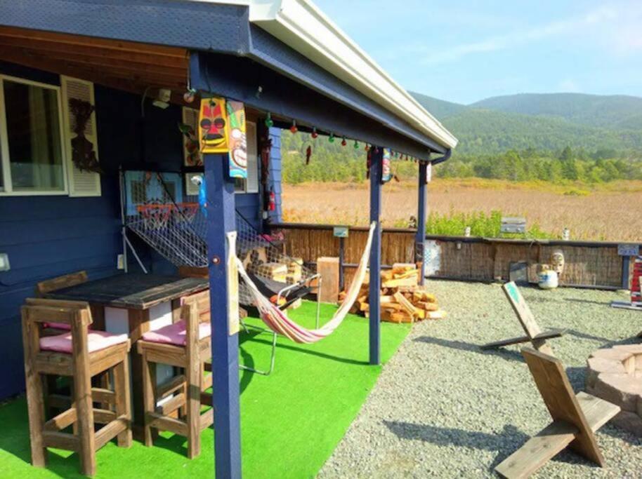 Villa Tiki Escape W/ Amazing Mountain And Marsh Backdrop Rockaway Beach Exterior foto