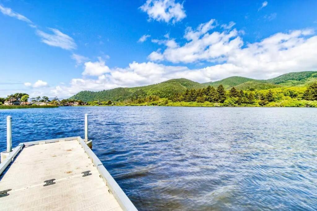 Villa Tiki Escape W/ Amazing Mountain And Marsh Backdrop Rockaway Beach Exterior foto