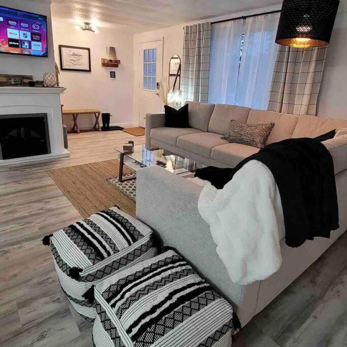 Villa Tiki Escape W/ Amazing Mountain And Marsh Backdrop Rockaway Beach Exterior foto